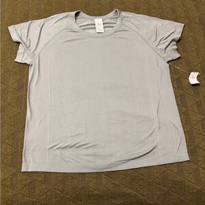 Light green seamless athletic shirt